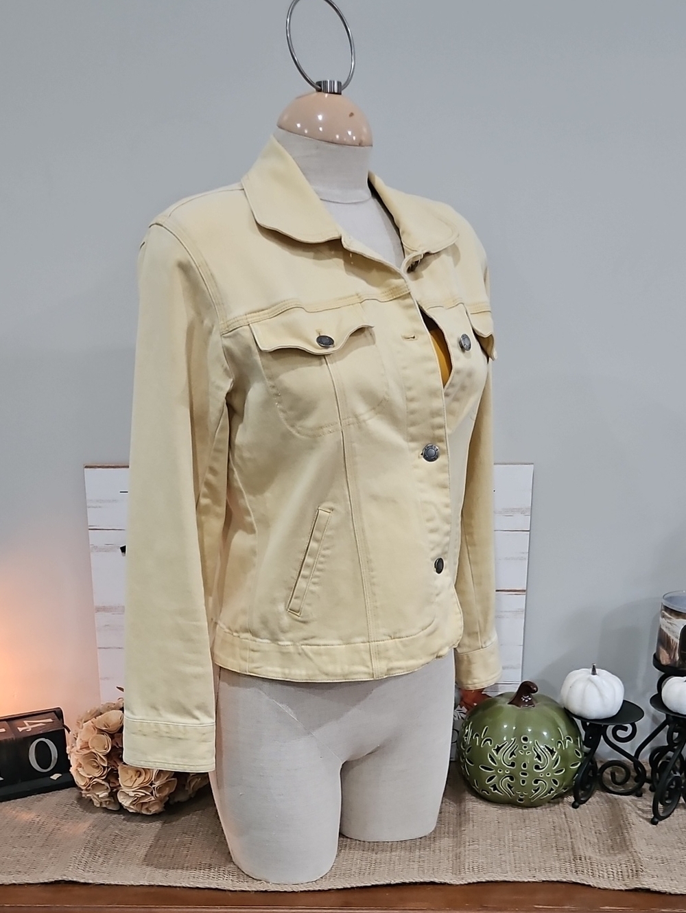 Chico's Pale Yellow Jean Jacket. Denim. Sz 0 Cute